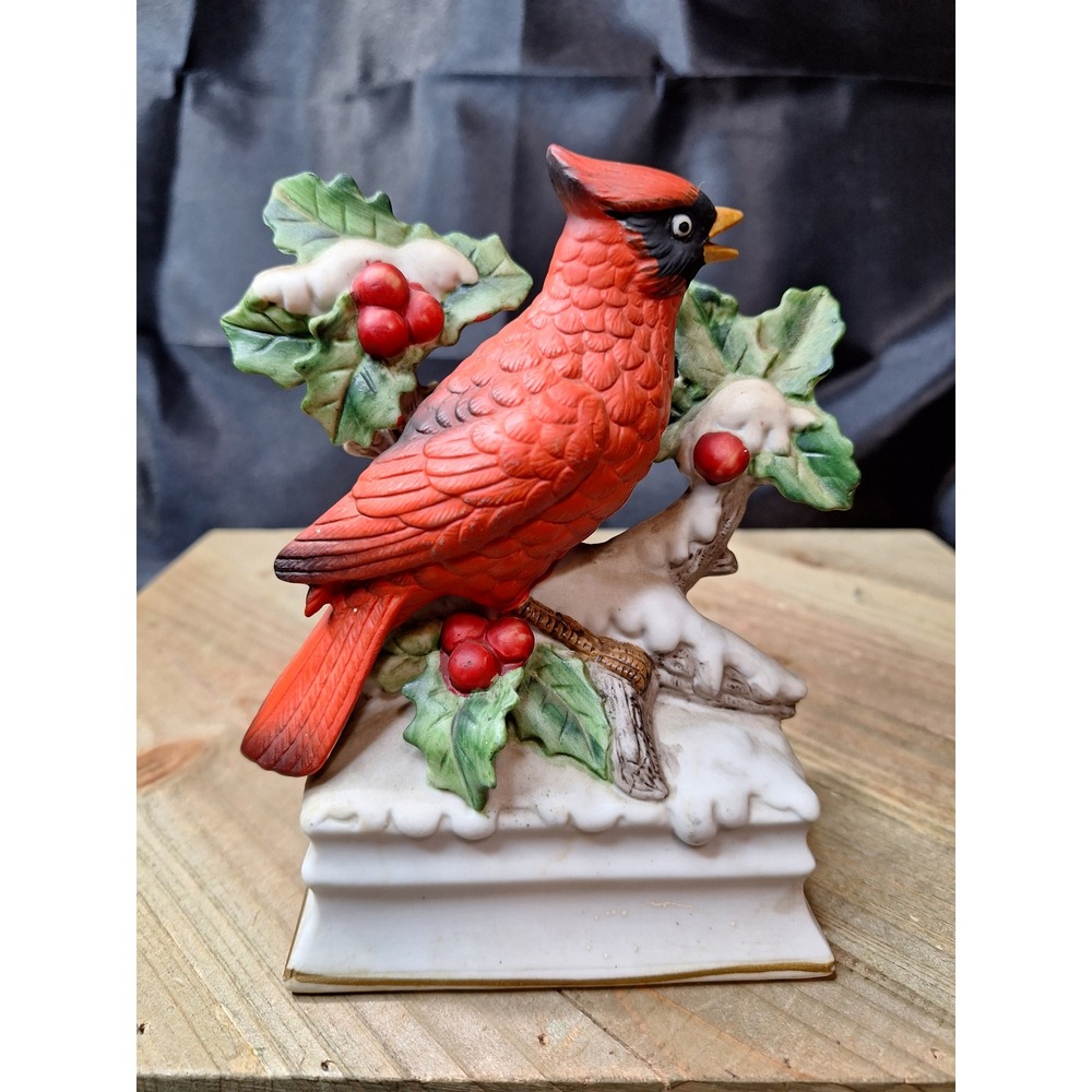 Towle Fine Porcelain Cardinal Bird Music Box Figurine Winter Snow Holly Japan